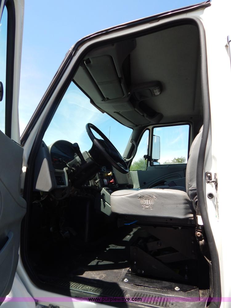 image for item G3225 2004 International 7400 dump truck