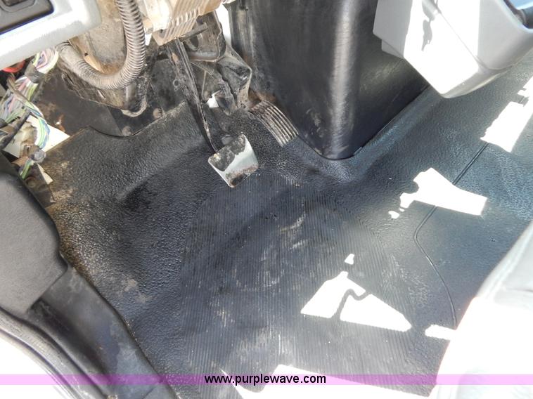 image for item G3225 2004 International 7400 dump truck