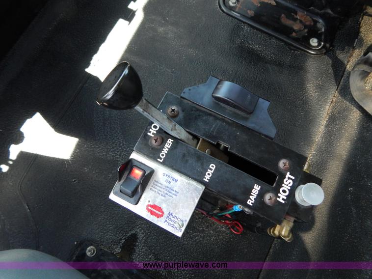 image for item G3225 2004 International 7400 dump truck