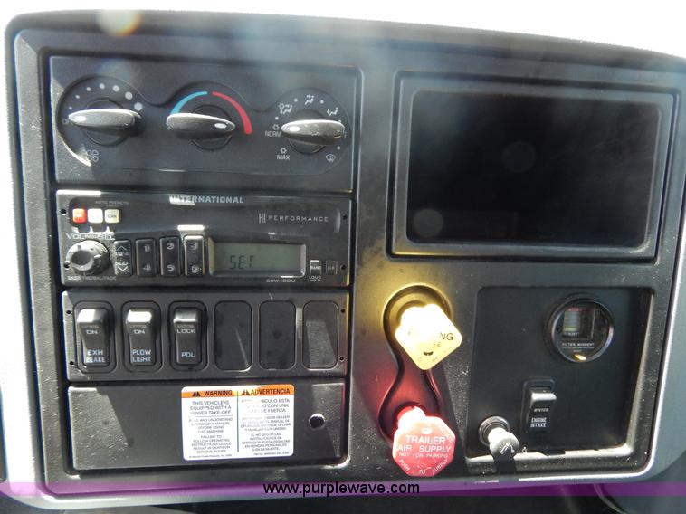 image for item G3225 2004 International 7400 dump truck