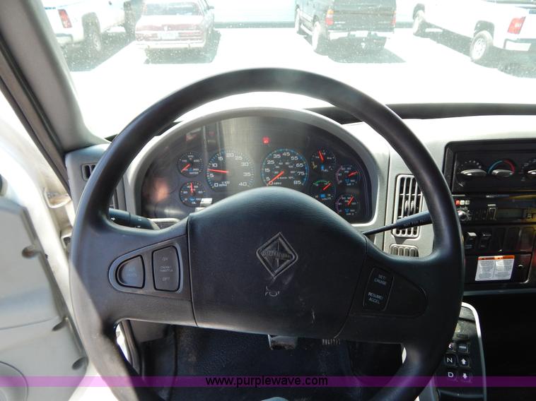 image for item G3225 2004 International 7400 dump truck