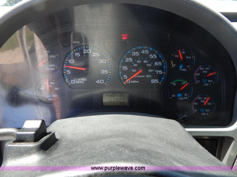 image for item G3225 2004 International 7400 dump truck