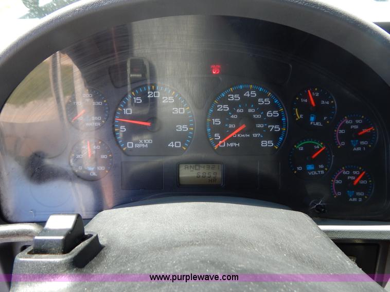 image for item G3225 2004 International 7400 dump truck