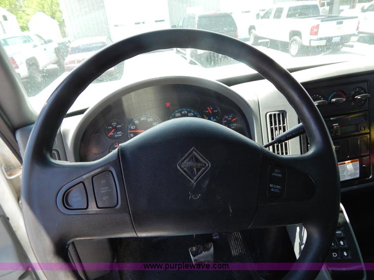 image for item G3225 2004 International 7400 dump truck