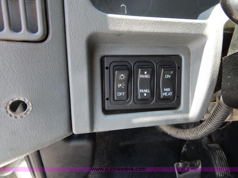 image for item G3225 2004 International 7400 dump truck