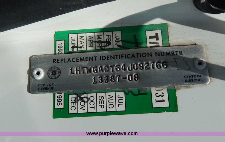 image for item G3225 2004 International 7400 dump truck