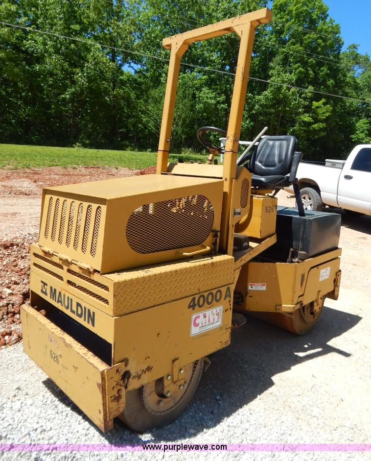 image for item G3229 1994 Mauldin Brothers 4000A double drum vibratory roller