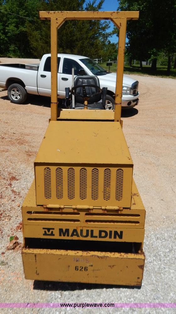 image for item G3229 1994 Mauldin Brothers 4000A double drum vibratory roller