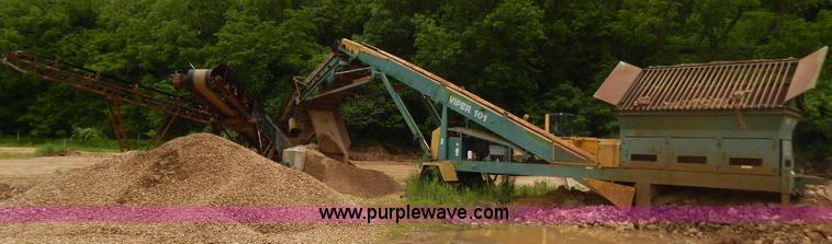 image for item G3232 1996 Viper 101 portable screen plant