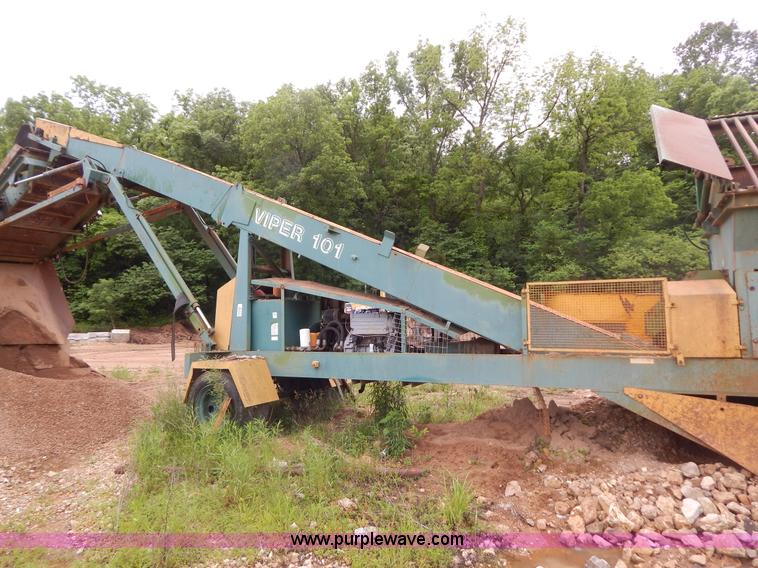 image for item G3232 1996 Viper 101 portable screen plant