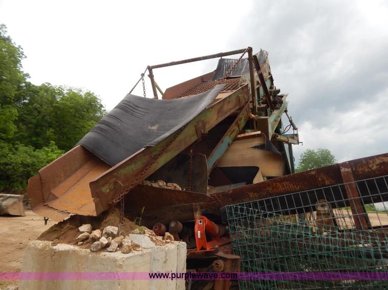 image for item G3232 1996 Viper 101 portable screen plant