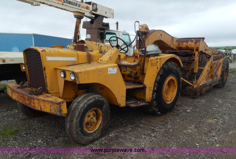 image for item G3235 John Deere elevating scraper