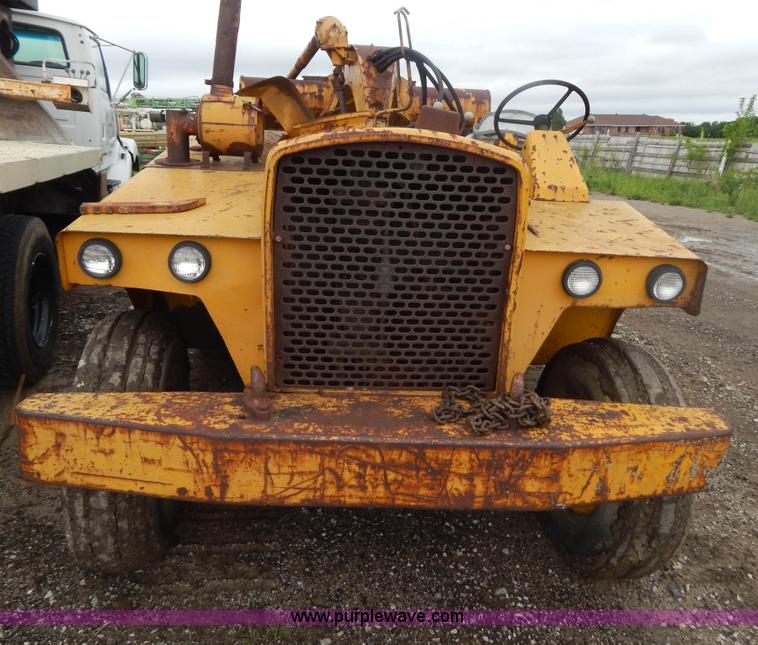 image for item G3235 John Deere elevating scraper