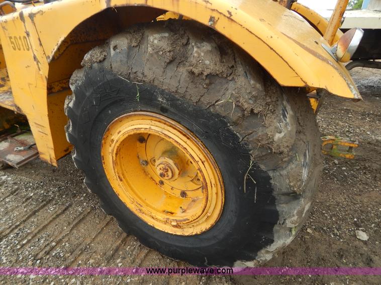 image for item G3235 John Deere elevating scraper