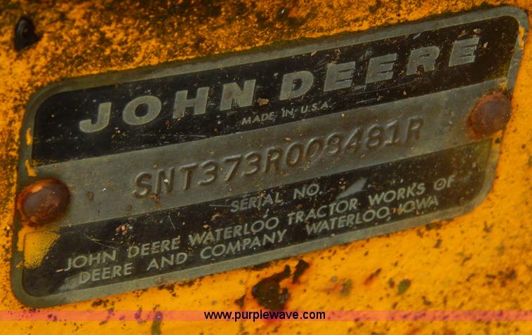 image for item G3235 John Deere elevating scraper