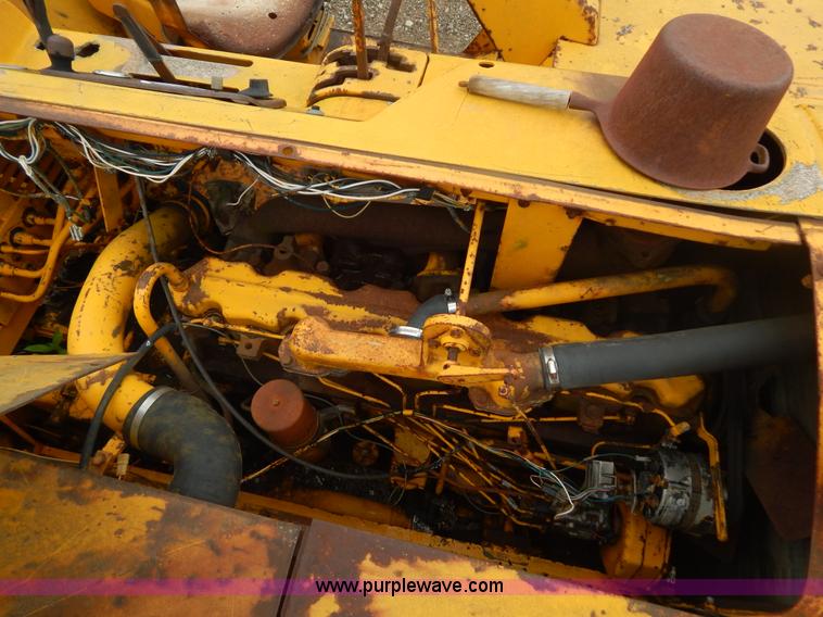 image for item G3235 John Deere elevating scraper