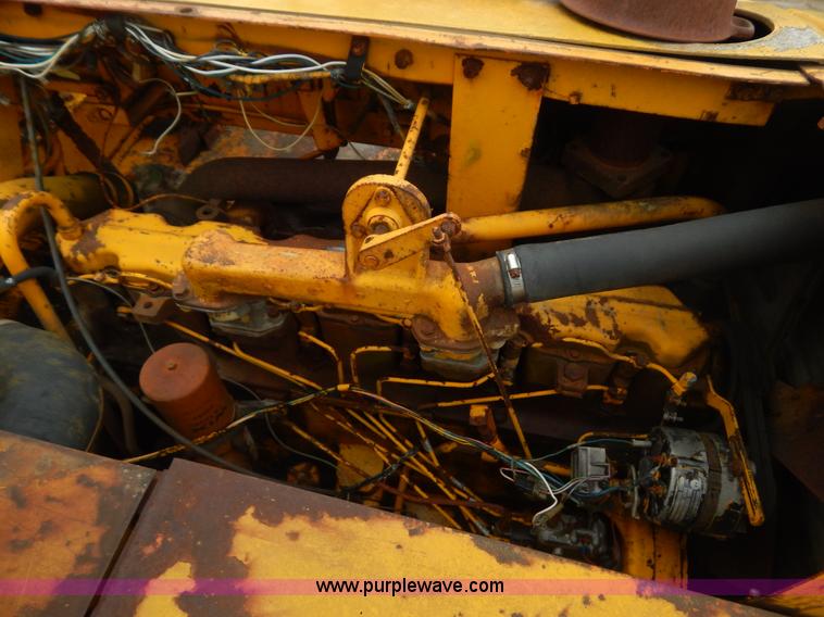 image for item G3235 John Deere elevating scraper