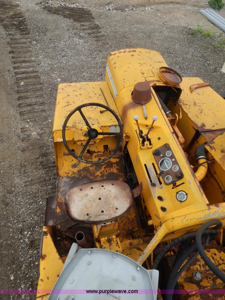 image for item G3235 John Deere elevating scraper