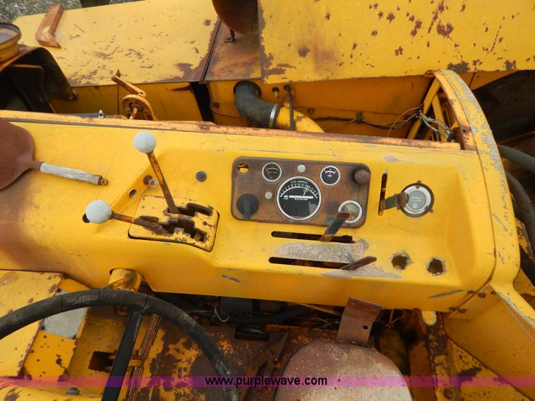 image for item G3235 John Deere elevating scraper