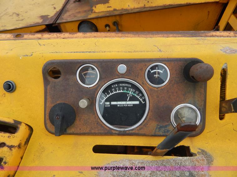 image for item G3235 John Deere elevating scraper