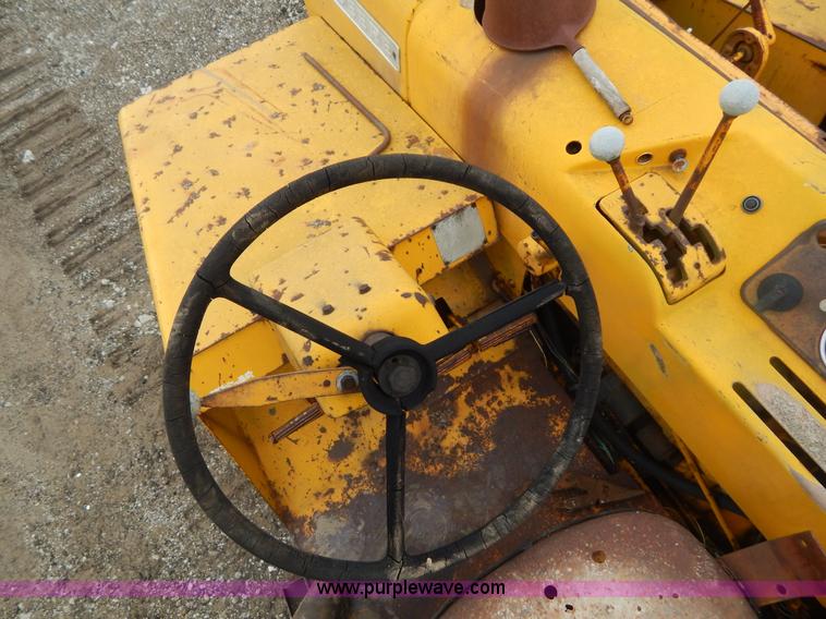 image for item G3235 John Deere elevating scraper