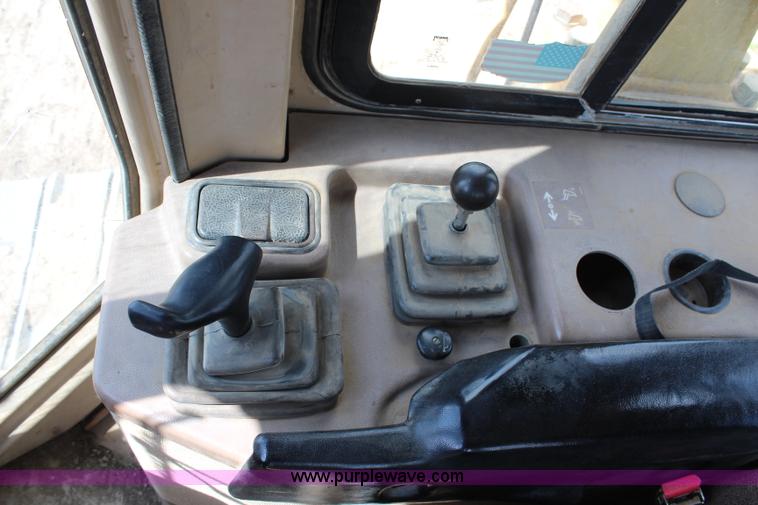 image for item G5086 1998 Caterpillar D6M XL dozer