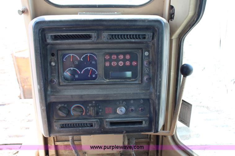 image for item G5086 1998 Caterpillar D6M XL dozer