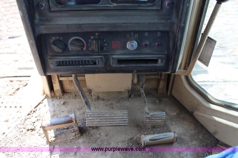 image for item G5086 1998 Caterpillar D6M XL dozer