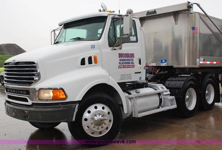 image for item G5089 2005 Sterling A9500 semi truck