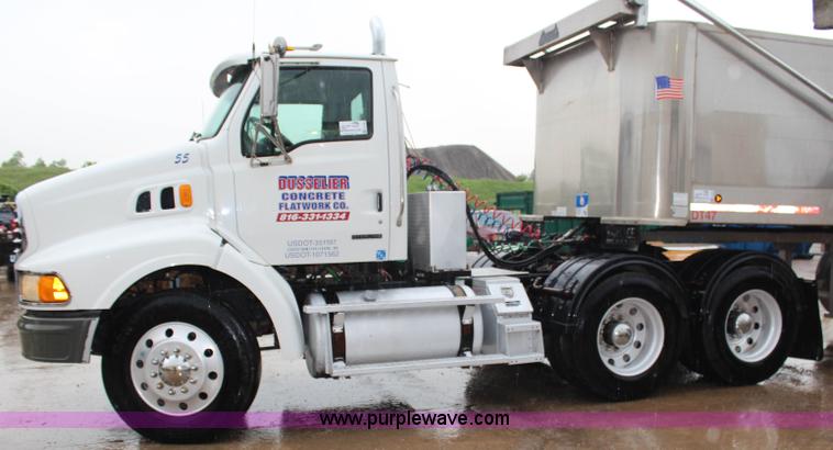 image for item G5089 2005 Sterling A9500 semi truck
