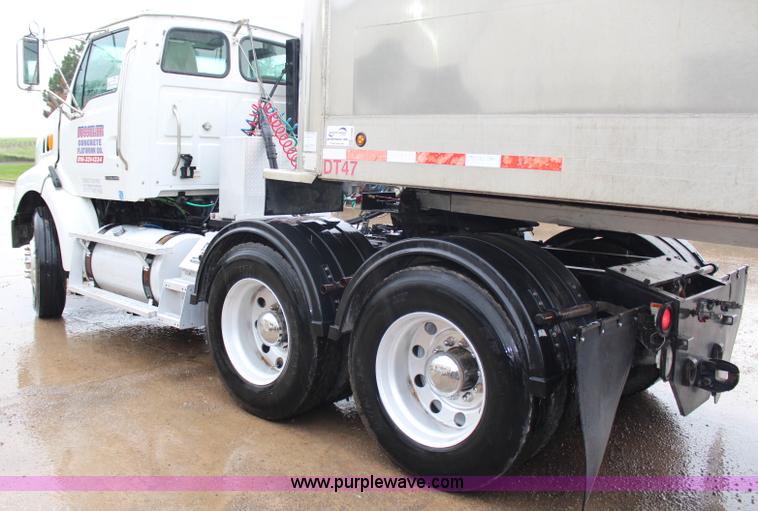 image for item G5089 2005 Sterling A9500 semi truck