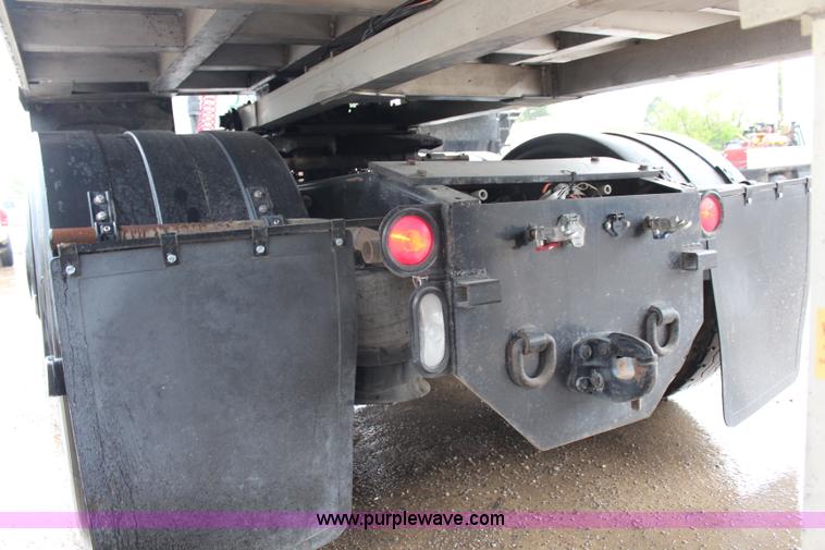 image for item G5089 2005 Sterling A9500 semi truck