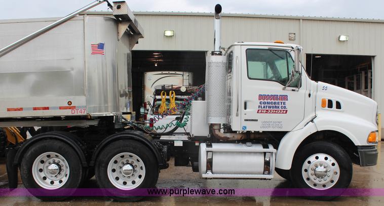 image for item G5089 2005 Sterling A9500 semi truck