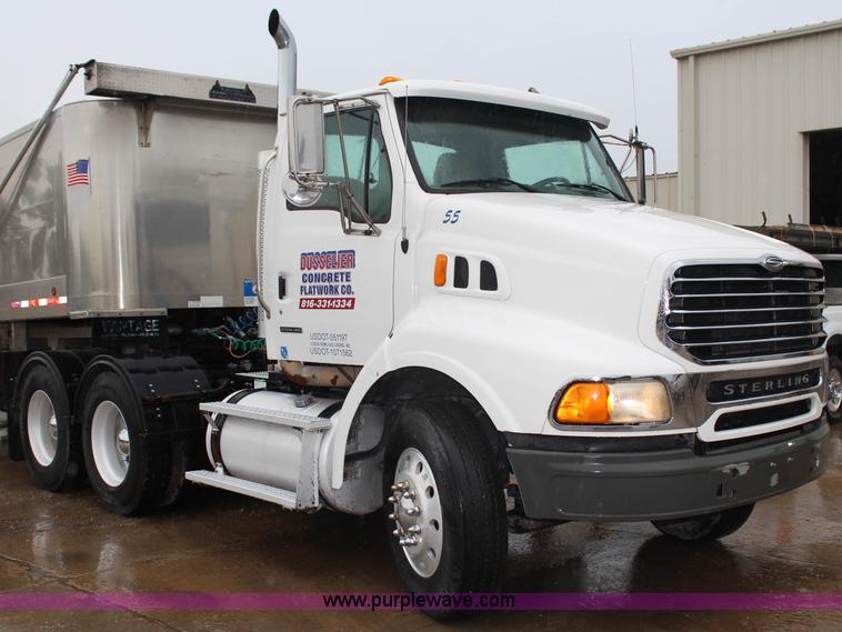 image for item G5089 2005 Sterling A9500 semi truck