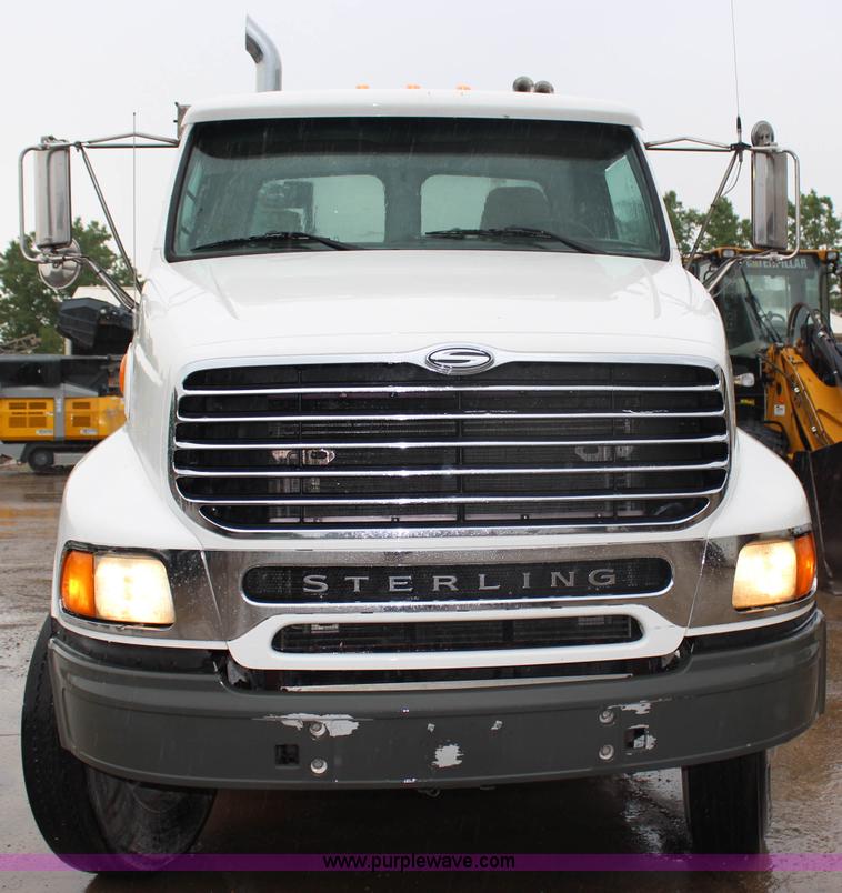 image for item G5089 2005 Sterling A9500 semi truck