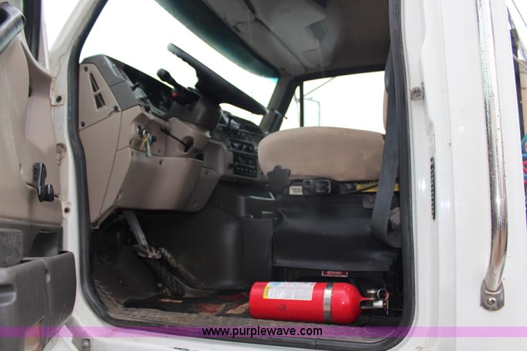 image for item G5089 2005 Sterling A9500 semi truck