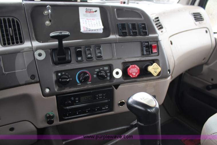 image for item G5089 2005 Sterling A9500 semi truck