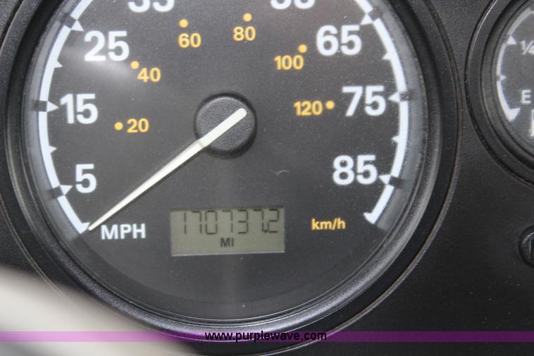 image for item G5089 2005 Sterling A9500 semi truck