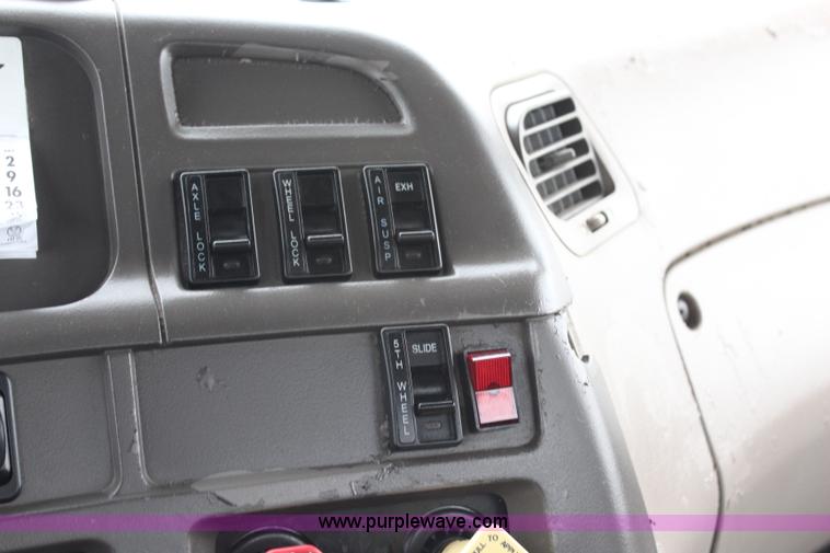 image for item G5089 2005 Sterling A9500 semi truck