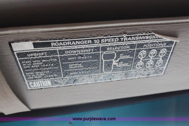 image for item G5089 2005 Sterling A9500 semi truck