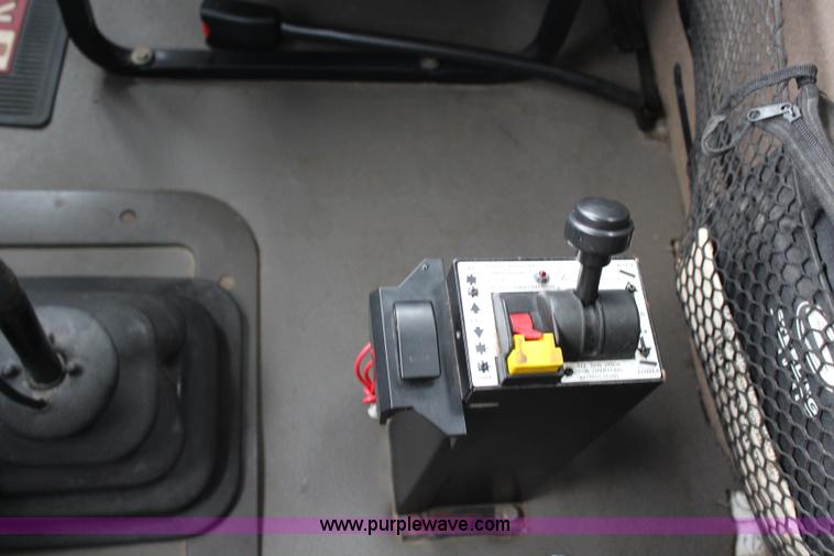 image for item G5089 2005 Sterling A9500 semi truck