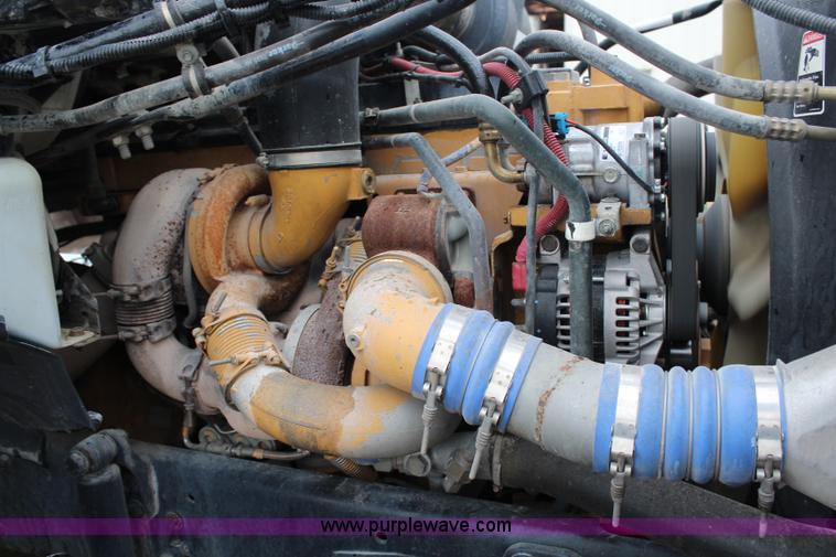 image for item G5089 2005 Sterling A9500 semi truck