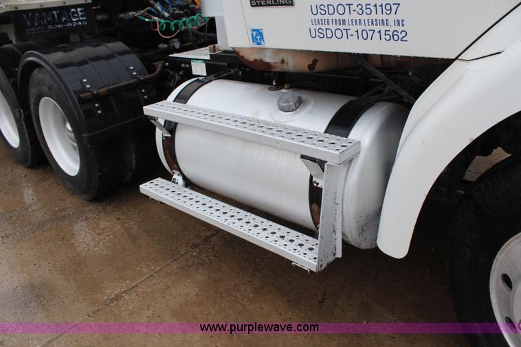 image for item G5089 2005 Sterling A9500 semi truck