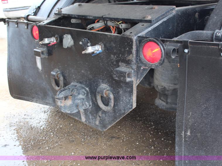 image for item G5089 2005 Sterling A9500 semi truck