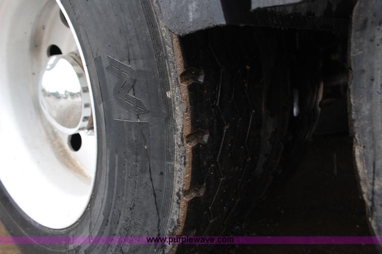 image for item G5089 2005 Sterling A9500 semi truck