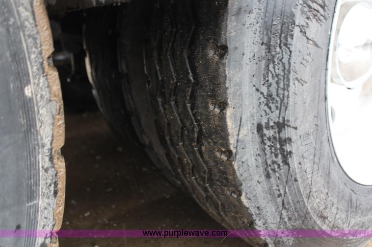 image for item G5089 2005 Sterling A9500 semi truck