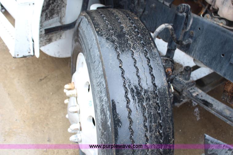 image for item G5089 2005 Sterling A9500 semi truck