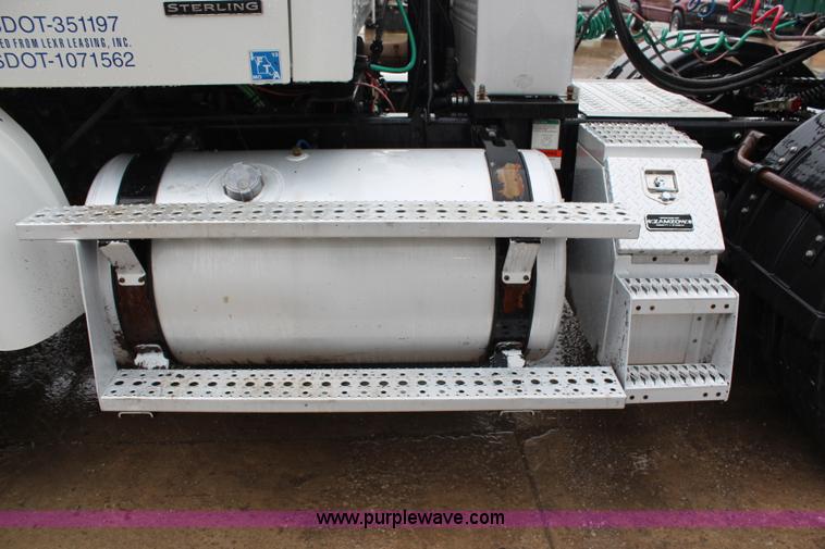 image for item G5089 2005 Sterling A9500 semi truck