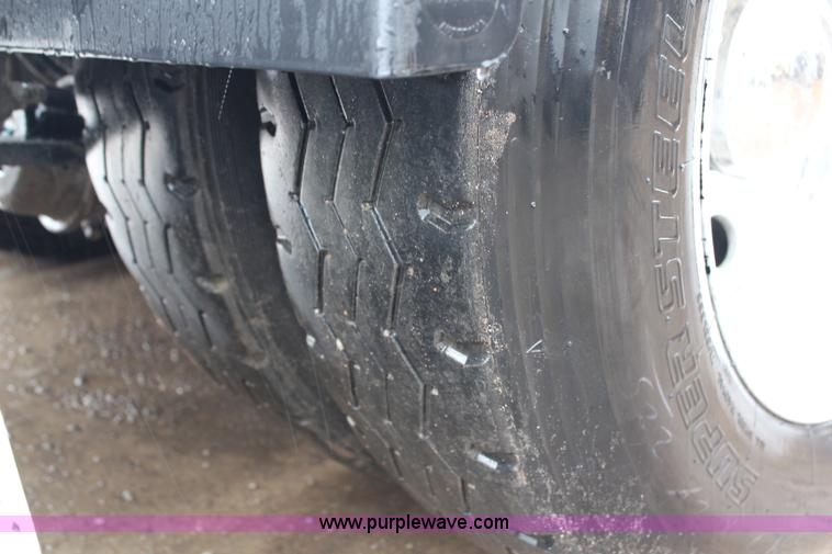 image for item G5089 2005 Sterling A9500 semi truck