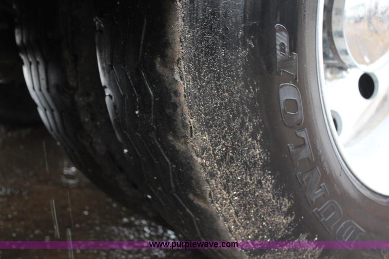 image for item G5089 2005 Sterling A9500 semi truck